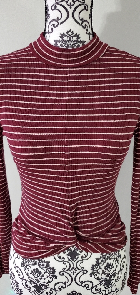 Small maroon long sleeve top - Picture 2 of 2